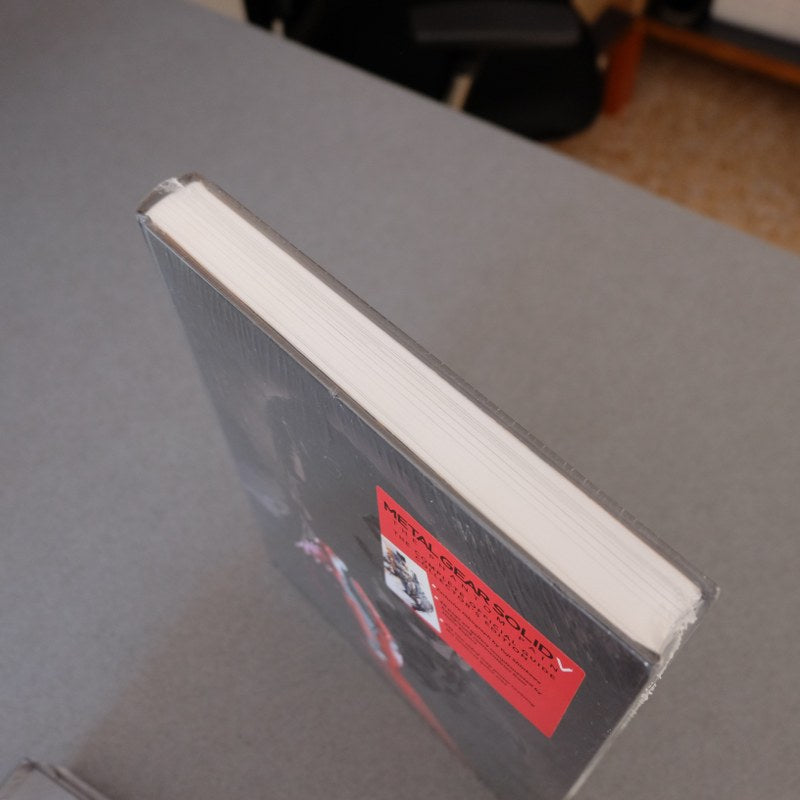 Metal Gear Solid V The Phantom Pain The Complete Official Guide Collector's Edition Nuova - Sony