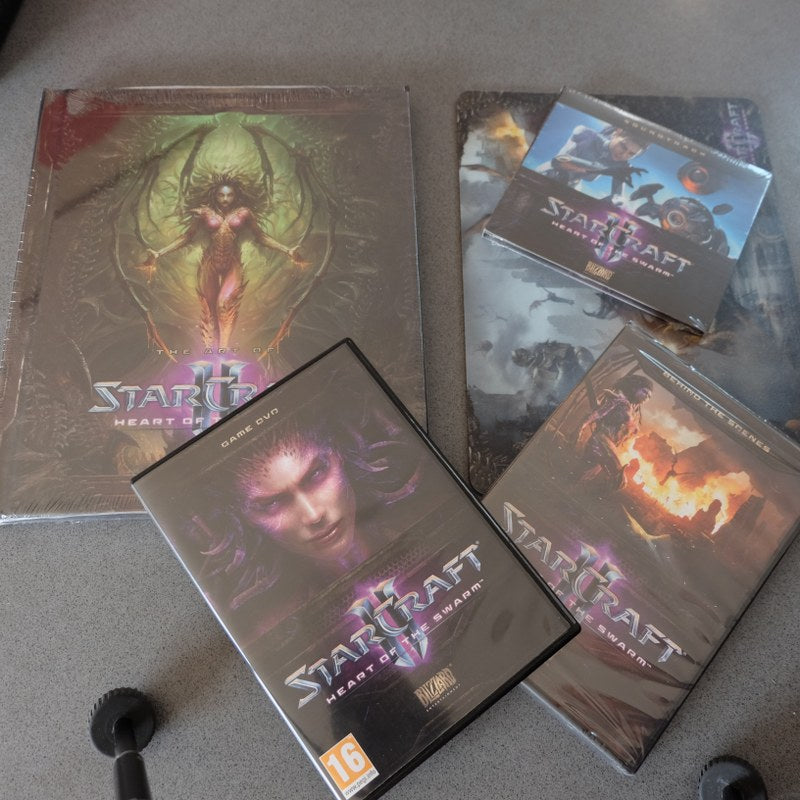 Starcraft 2 Heart of The Swarm Collector’s Edition