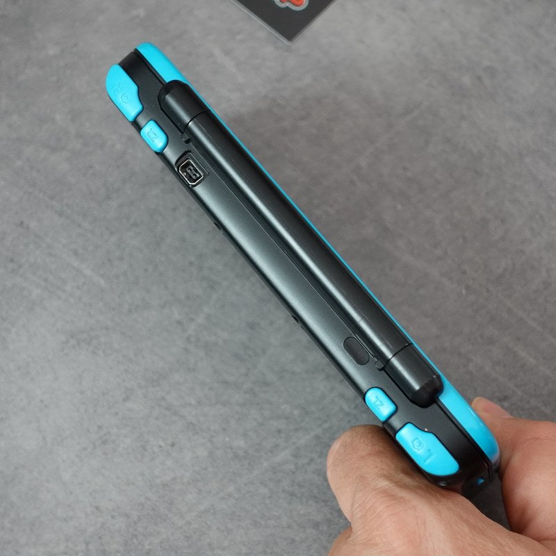 Neue Nintendo 2DS XL Pokéball Edition