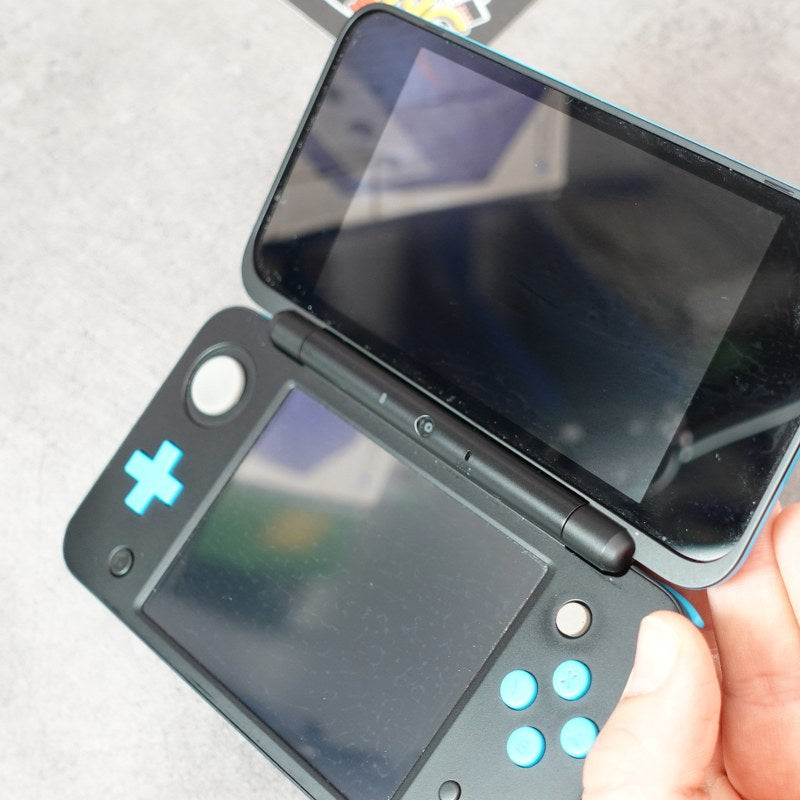 Neue Nintendo 2DS XL Pokéball Edition