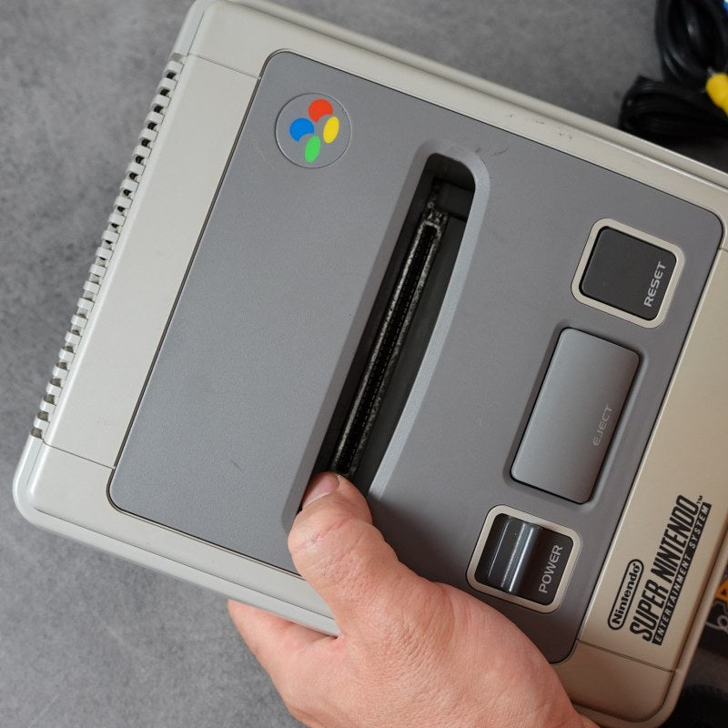 Super Nintendo Pal + Super Mario World