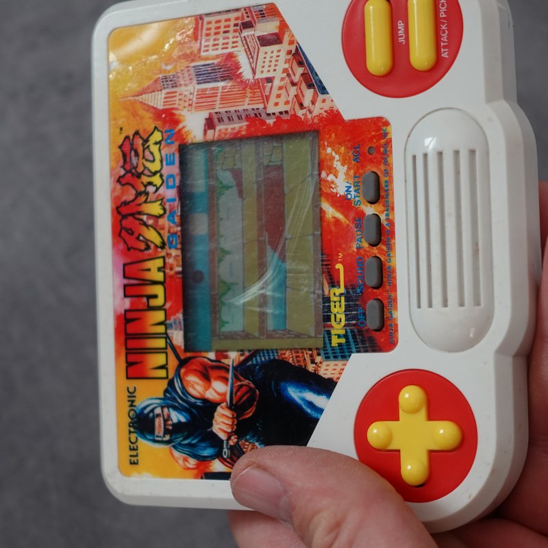 Simon's Quest Tiger Electronics Game