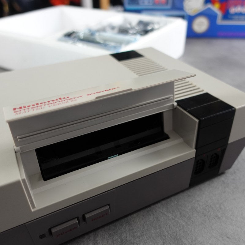 Nes Control Deck + Super Mario Bank
