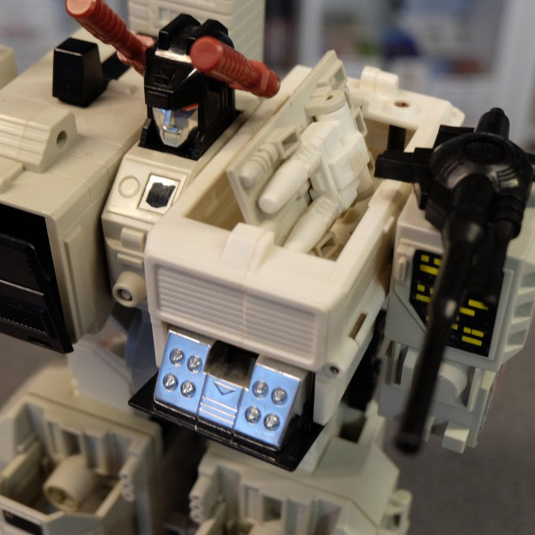 Metroplex  Transformers G1 Nintendo