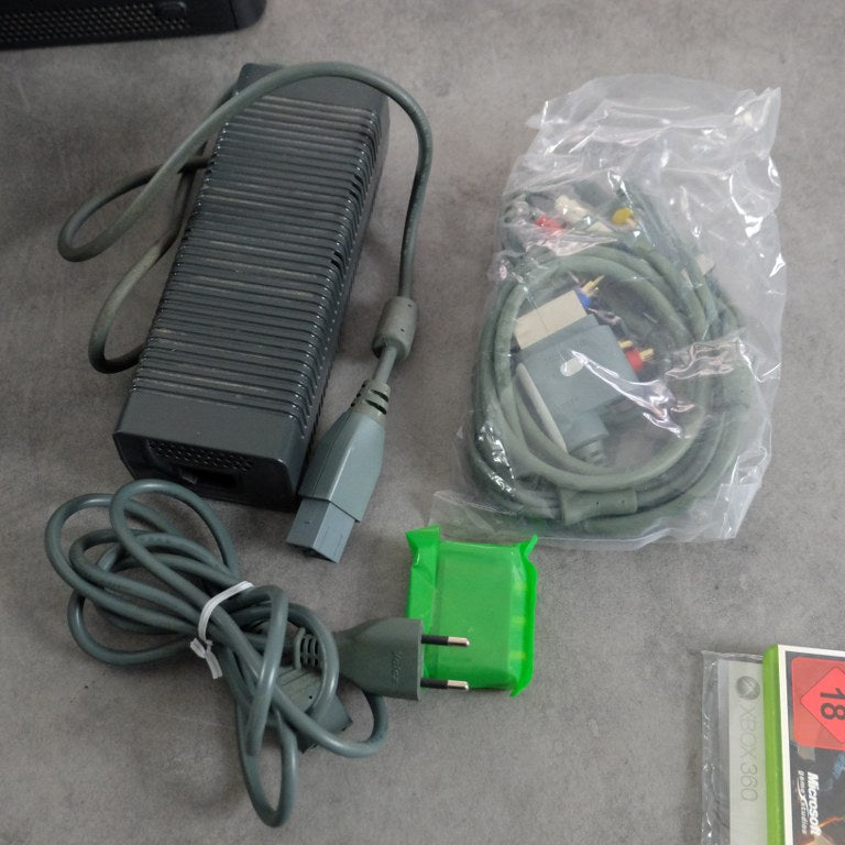 Xbox 360 Elite Halo 3 ODST + Halo 3 + Halo Reach