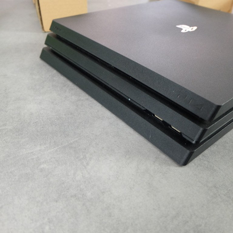 Vendita Playstation 4 Pro 1 TB - Retrogaming Shop