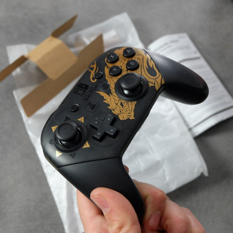 Vendita Nintendo Switch Pro Controller Monster Hunter Rise - Retrogaming Shop