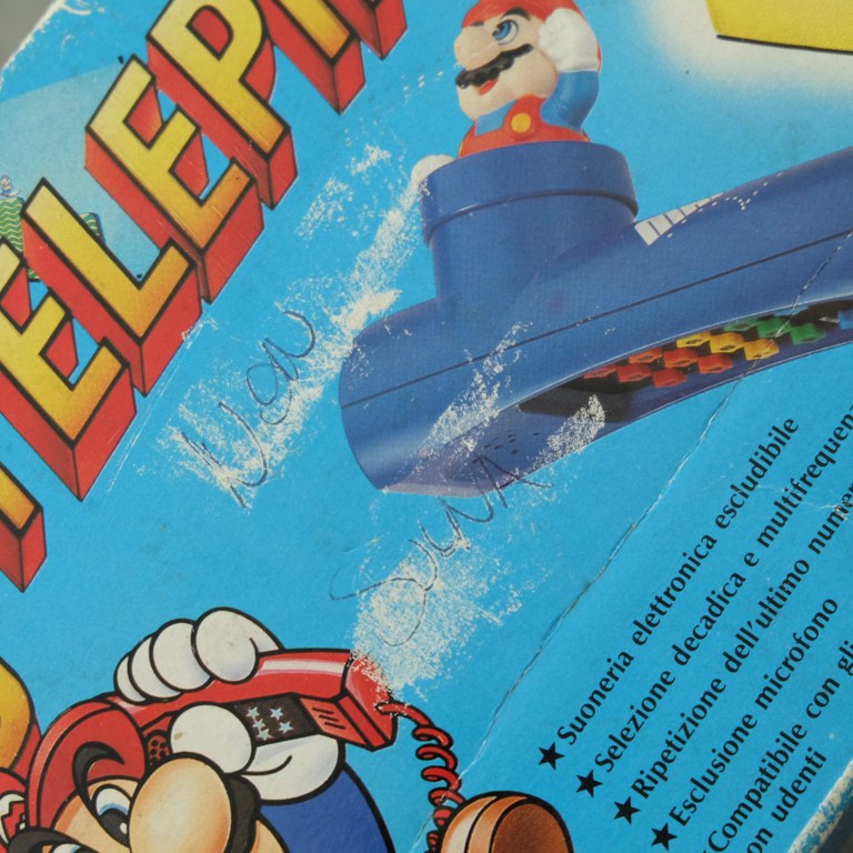 Vendita Super Mario Bros. Telephone Collector's Item - Retrogaming Shop