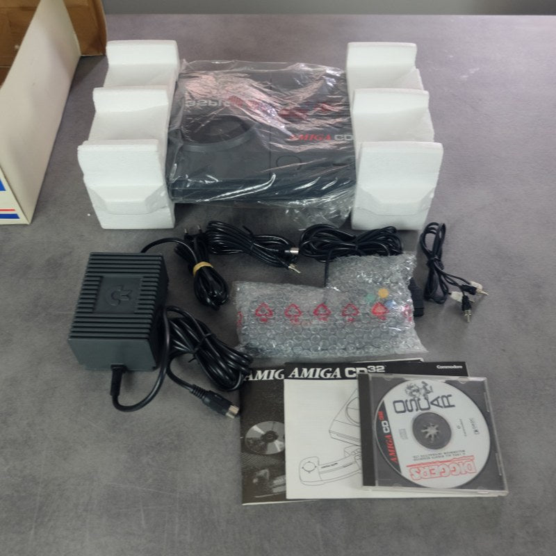 Vendita Commodore Amiga Cd 32 - Retrogaming Shop