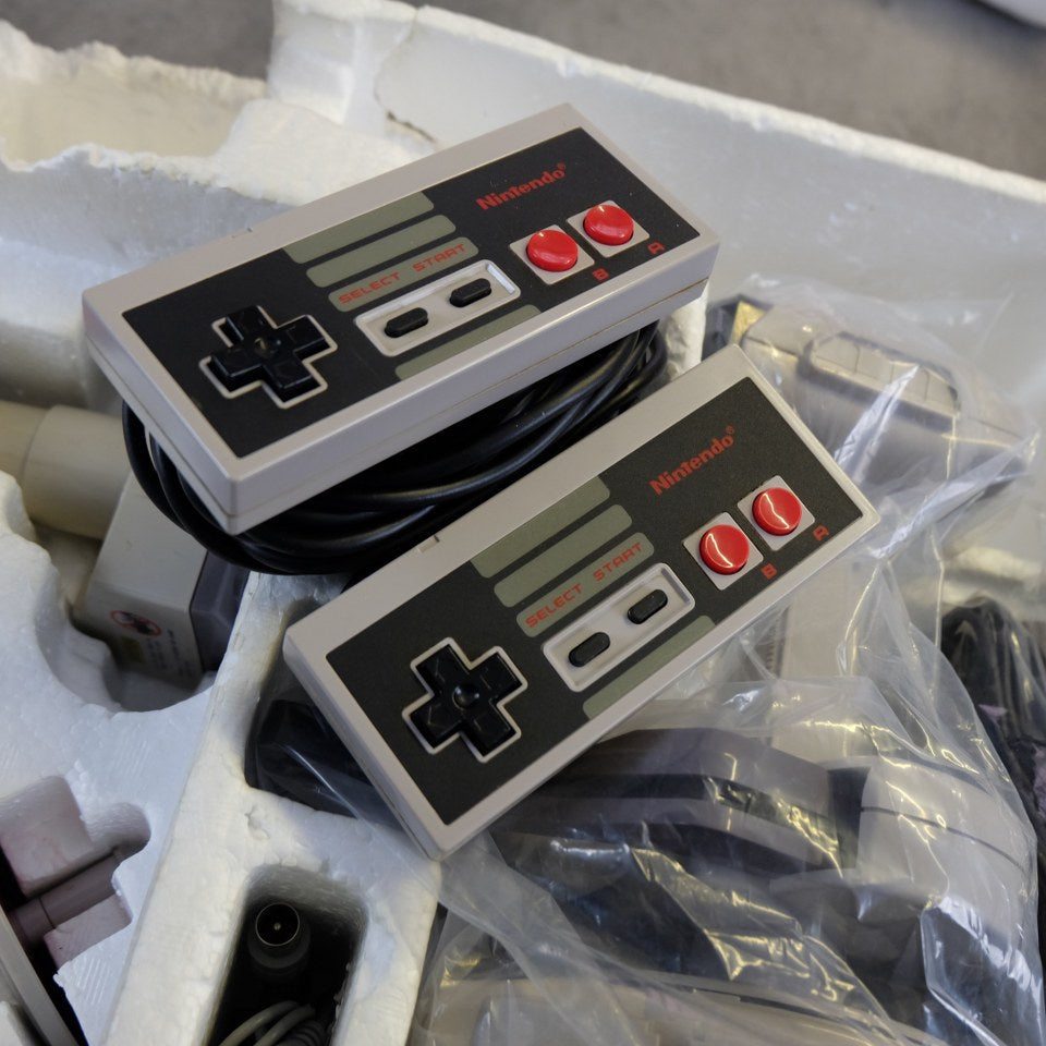 Vendita Nes Deluxe Set - Retrogaming Shop