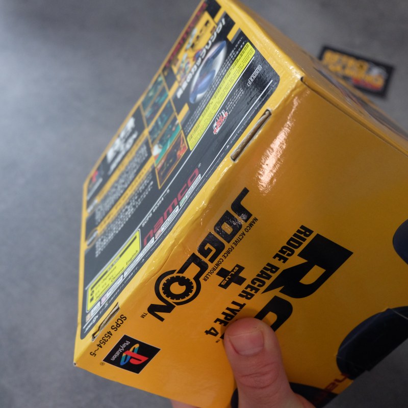 Ridge Racer Type 4 + Jogcon Bundle Nuovo Sony