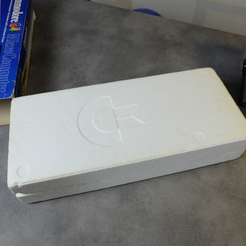 Vendita Commodore 64 - Retrogaming Shop