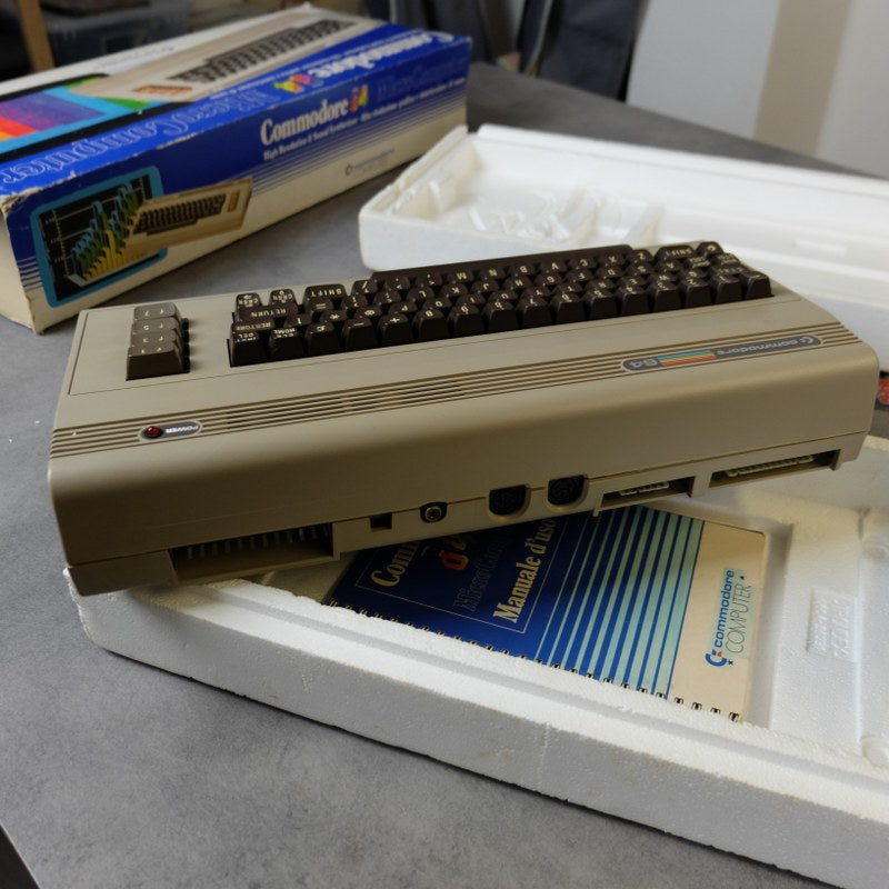 Vendita Commodore 64 - Retrogaming Shop