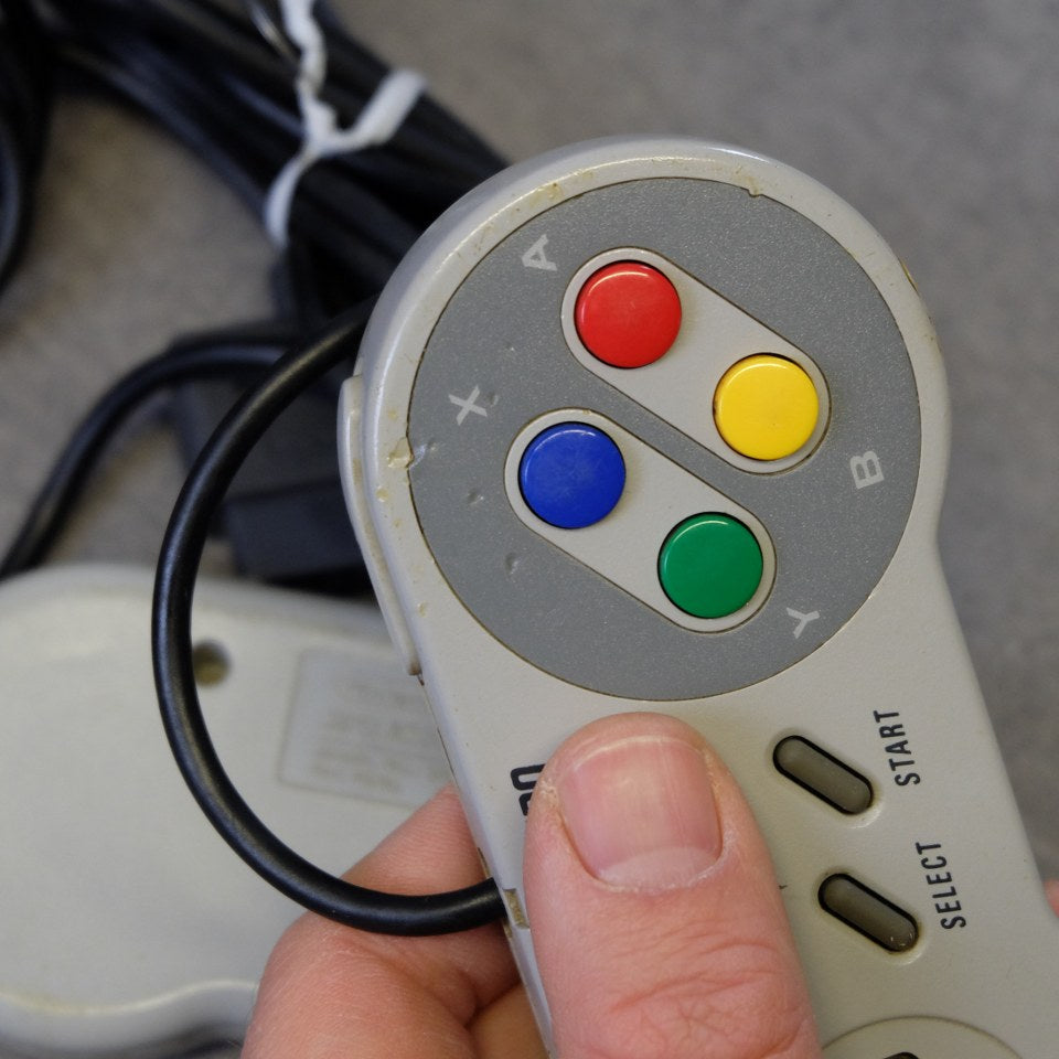 Vendita Super Nintendo Pal + Super Mario Kart - Retrogaming Shop
