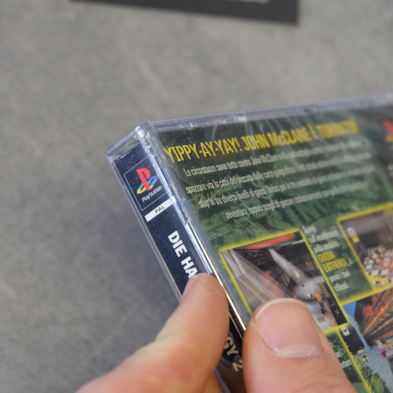 Vendita Die Hard Trilogy 2 Nuovo - Retrogaming Shop