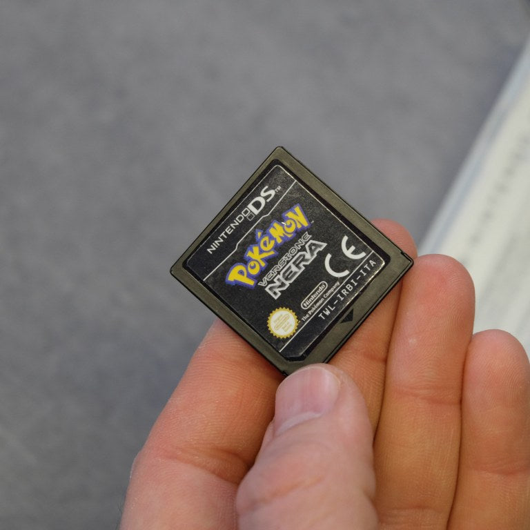 Vendita Pokemon Versione Nera - Retrogaming Shop