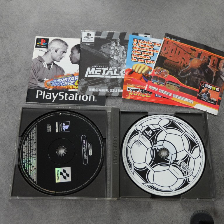 Vendita International Superstar Soccer Pro 98 + Demo MGS - Retrogaming Shop