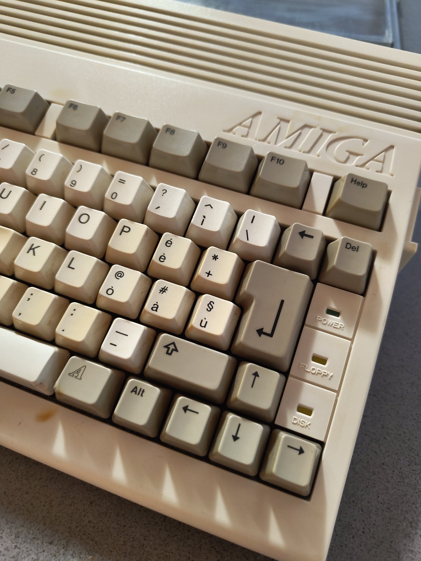 Vendita Commodore Amiga 600 - Retrogaming Shop